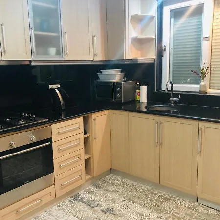 4 Bed Private Duplex In Small Exclusive Gated Community 公寓