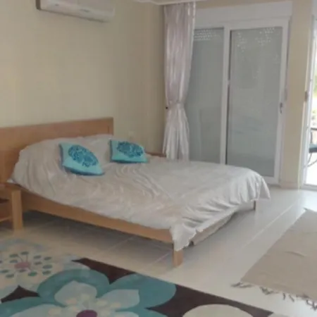 4 Bed Private Duplex In Small Exclusive Gated Community * Side